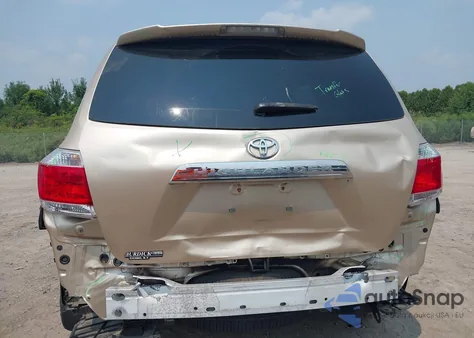 2013 Toyota Highlander Base V6 z USA, uszkodzony, nr VIN 5TDZK3EH1DS128414